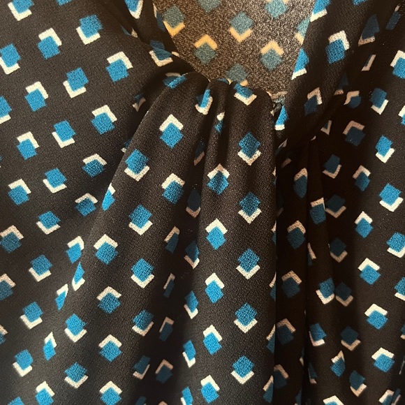 Talbots NWT Geometric Lightweight Sleeveless Blouse - Picture 3 of 3